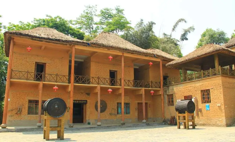 Habitat traditionnel de l'ethnie Hani